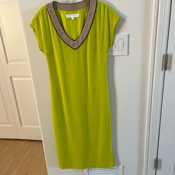 Ariana Rockefeller Silk Midi V Neck Dress in Chartreuse 0 NWOT - Picture 4 of 10
